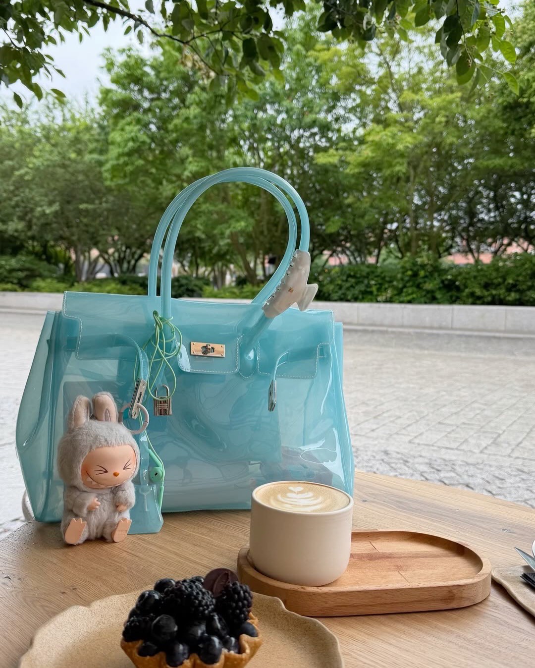 Hinh anh Bất chấp ngày mưa, xuống phố cùng jelly bag 14