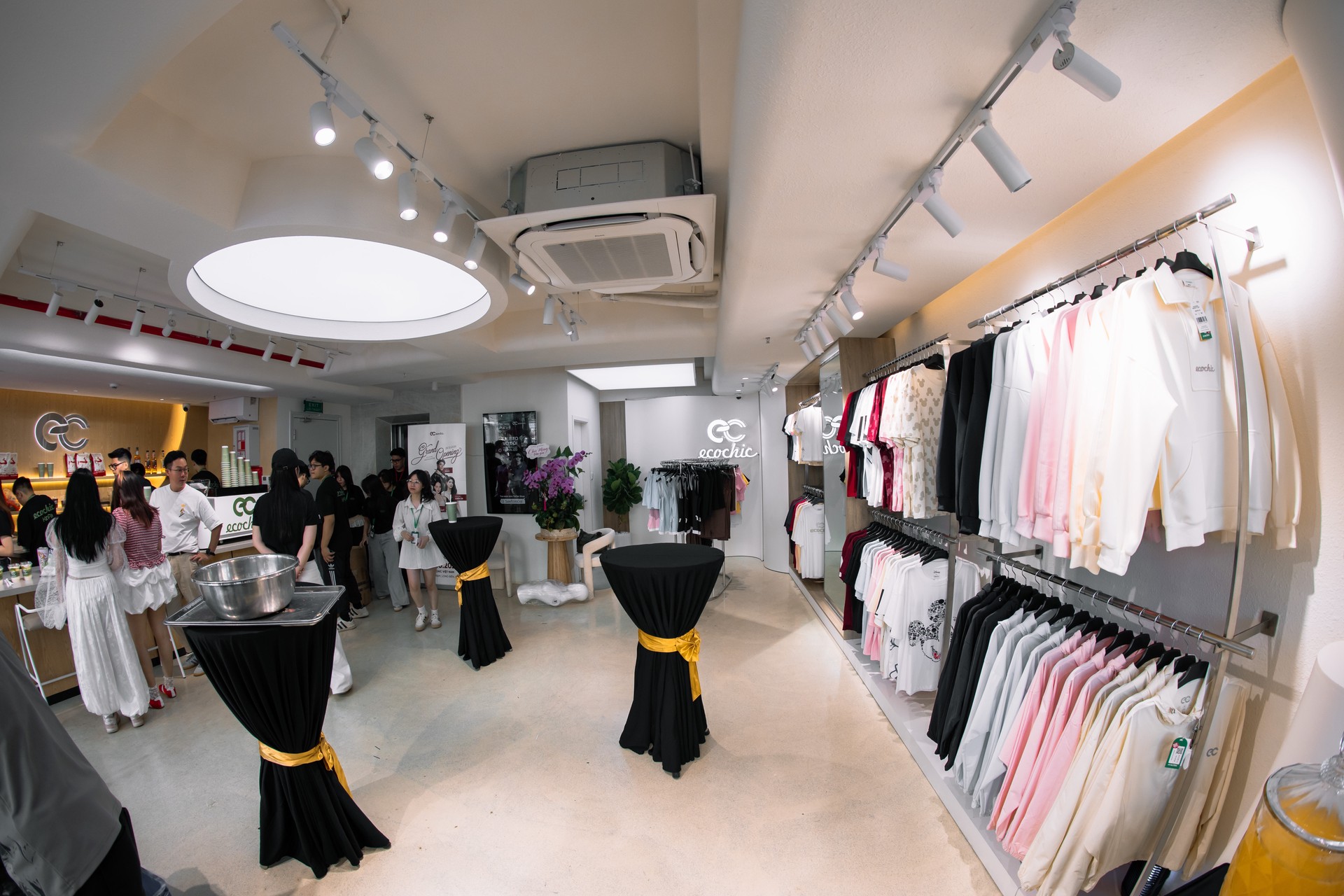 Hinh anh Khám phá không gian thời trang năng động của ECOCHIC tại Hà Nội 8