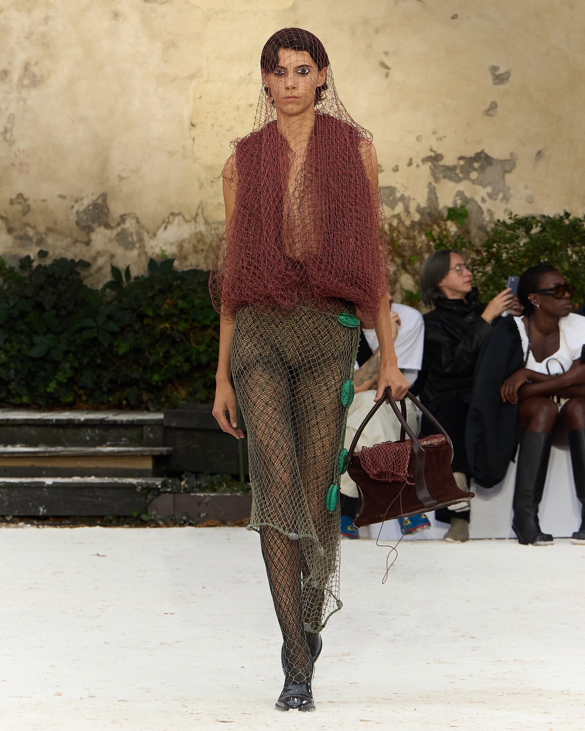 Hinh anh Paris Fashion Week: Những thế giới khác lạ trên sàn diễn thời trang 31