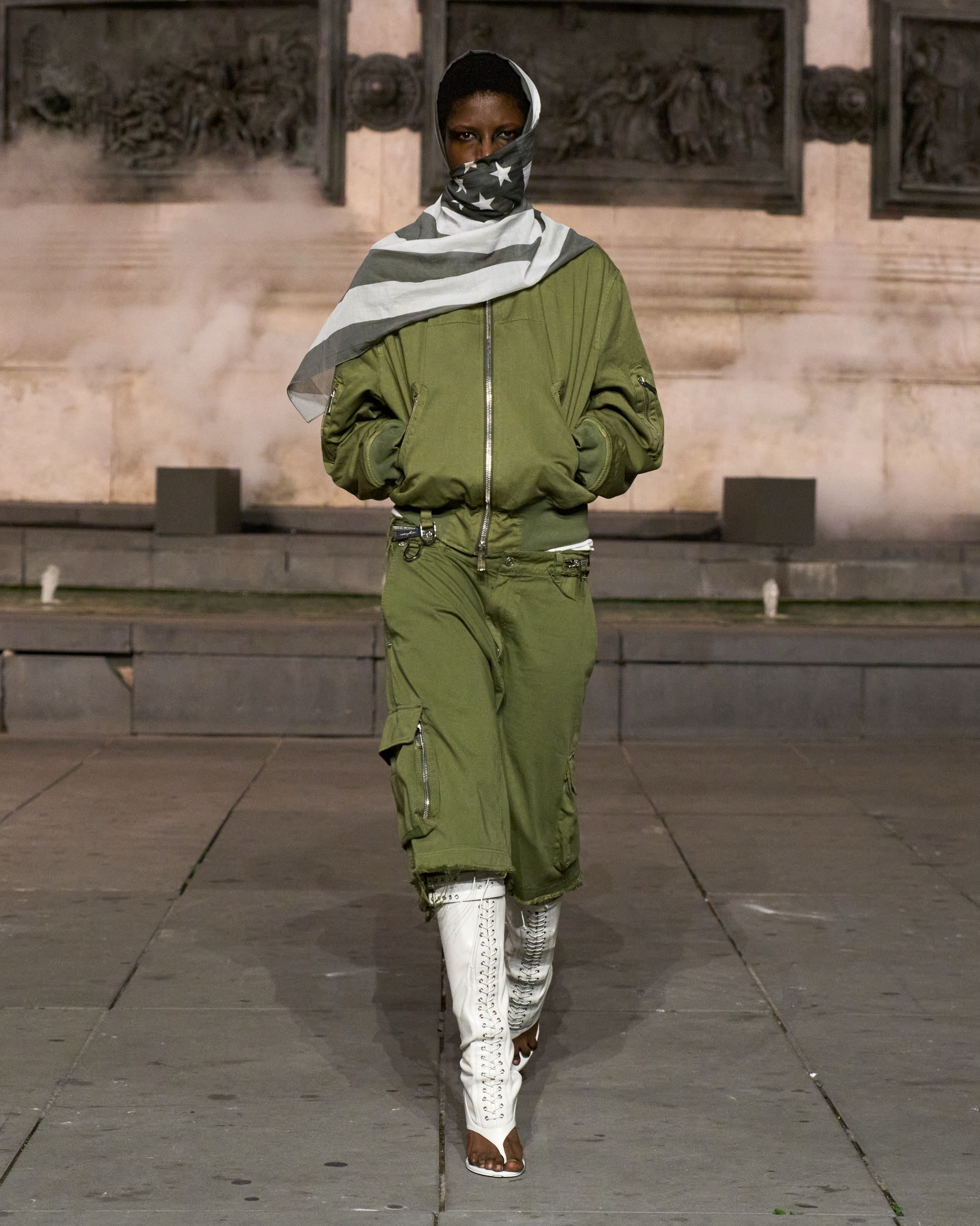 Hinh anh Paris Fashion Week: Những thế giới khác lạ trên sàn diễn thời trang 15
