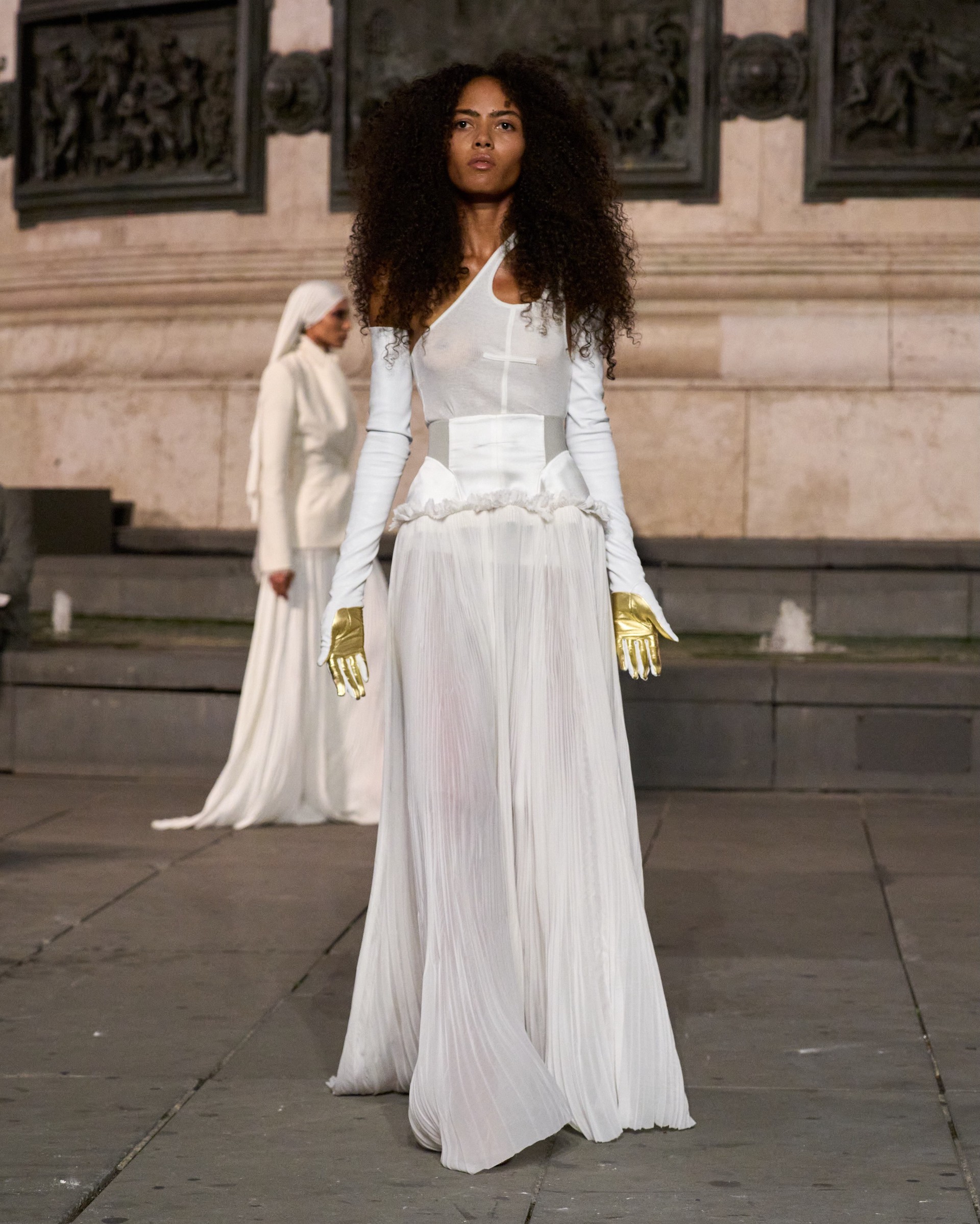 Hinh anh Paris Fashion Week: Những thế giới khác lạ trên sàn diễn thời trang 12
