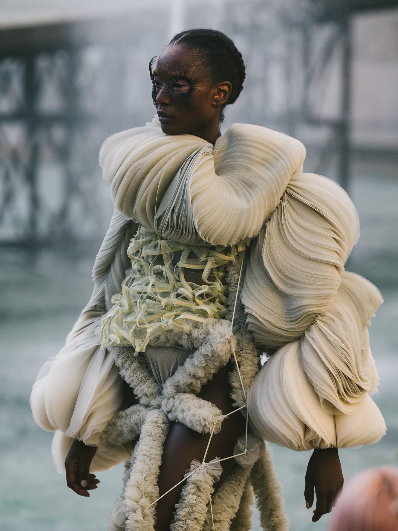 Hinh anh Paris Fashion Week: Những thế giới khác lạ trên sàn diễn thời trang 2