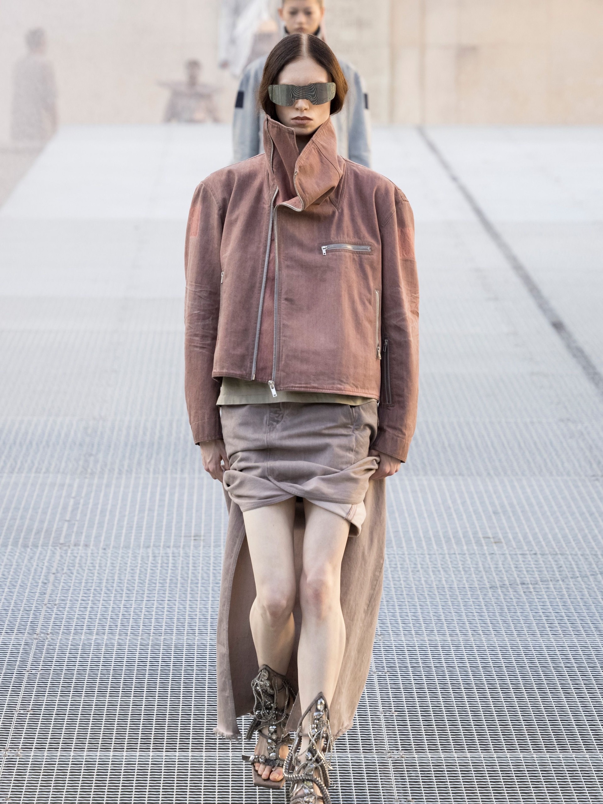 Hinh anh Paris Fashion Week: Những thế giới khác lạ trên sàn diễn thời trang 6