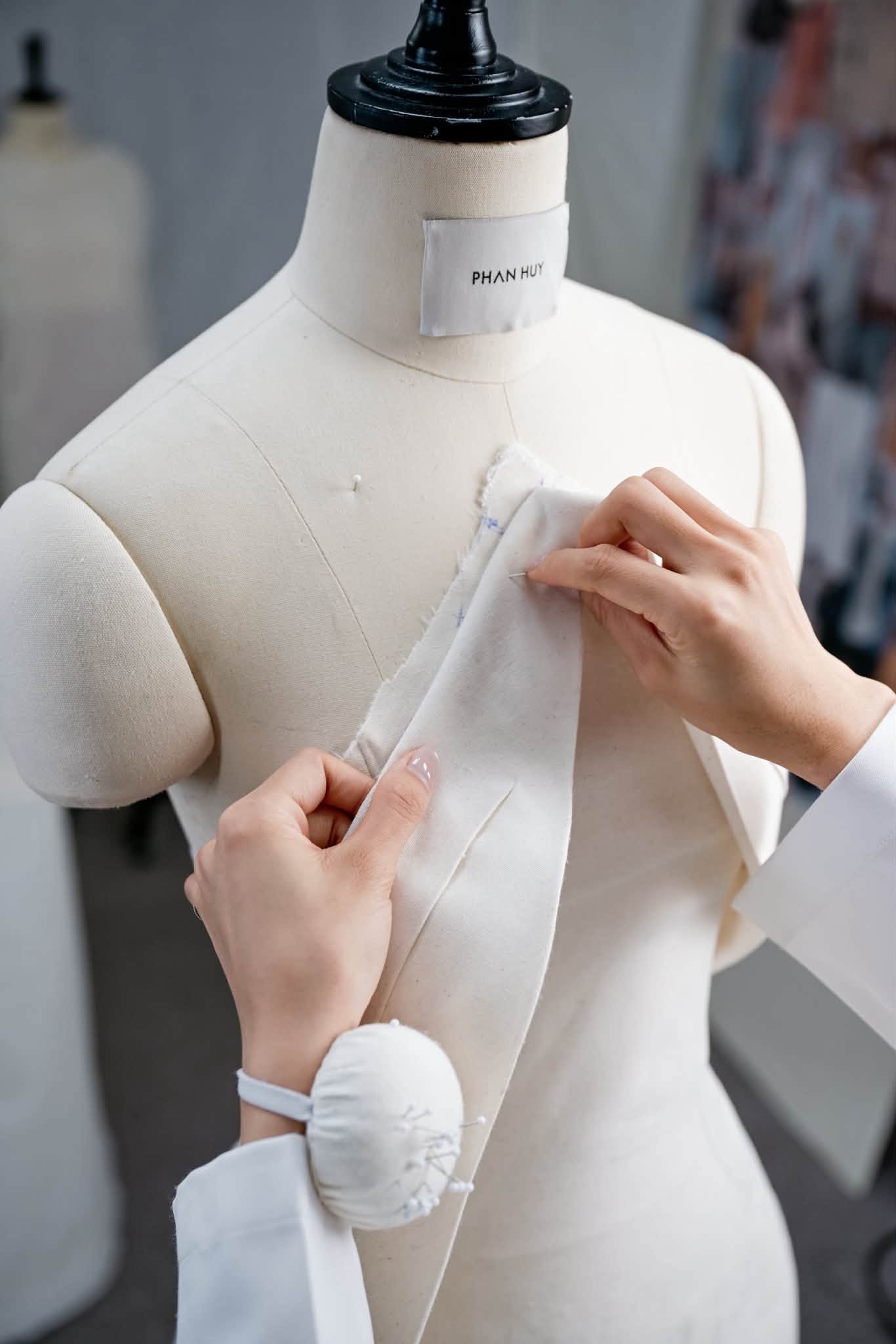 Hinh anh PHAN HUY Spring/Summer 2027 Ready-To-Wear: Hành trình trở về quê hương sau 3 năm ra mắt tại Pháp 2