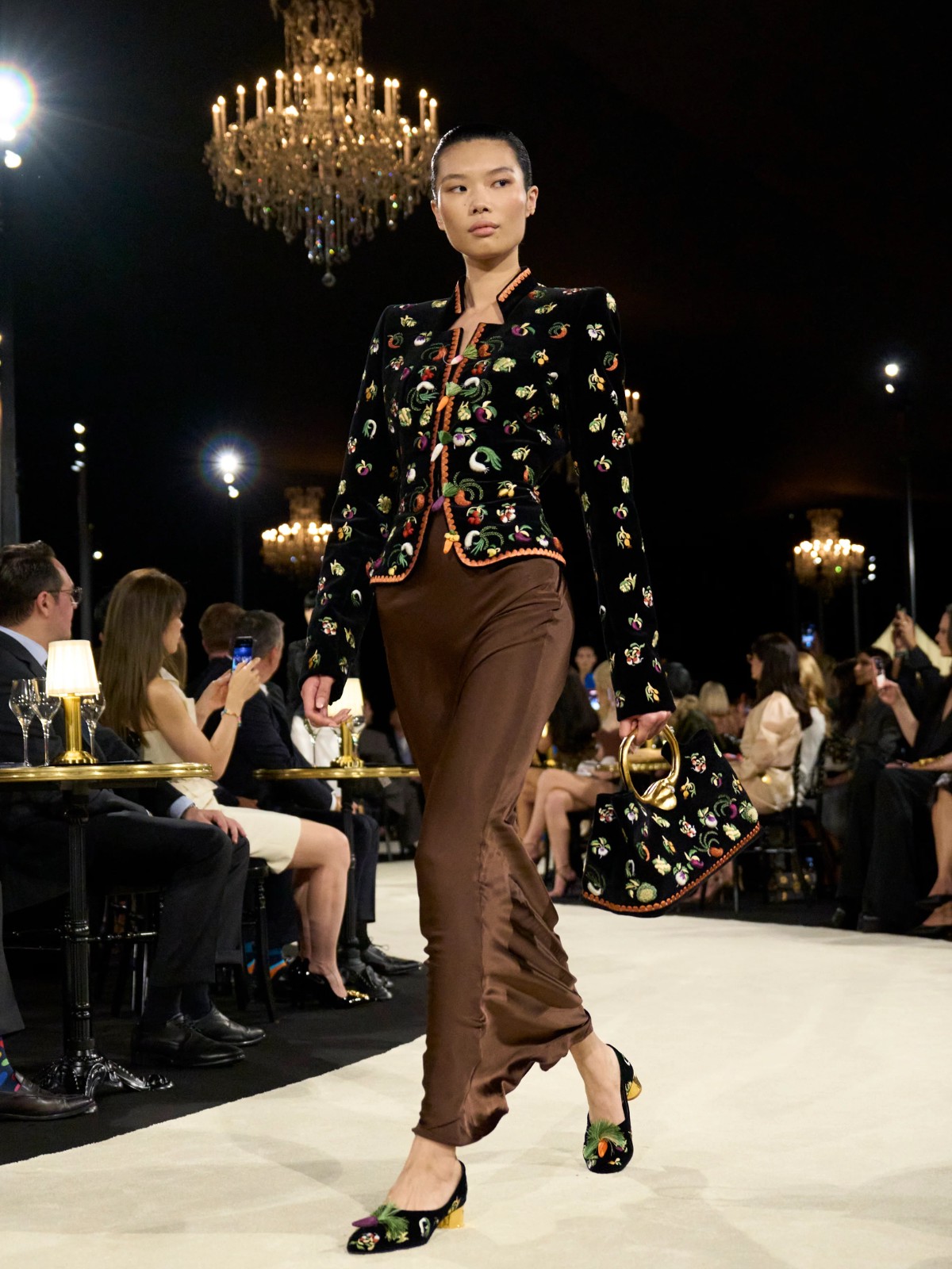 Hinh anh Cởi bỏ lớp áo cầu kỳ, Schiaparelli còn lại gì trên sàn diễn Xuân Hè 2027? 27