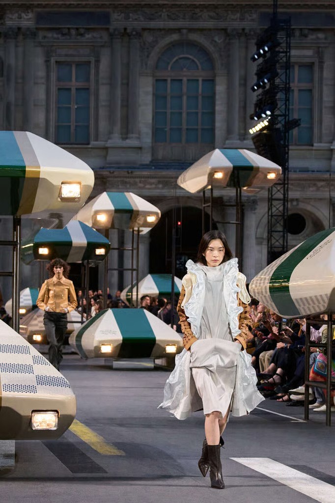 Hinh anh Sàn diễn Paris Fashion Week - Nơi bắt đầu kể câu chuyện thời trang 18