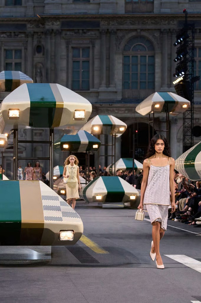 Hinh anh Sàn diễn Paris Fashion Week - Nơi bắt đầu kể câu chuyện thời trang 19