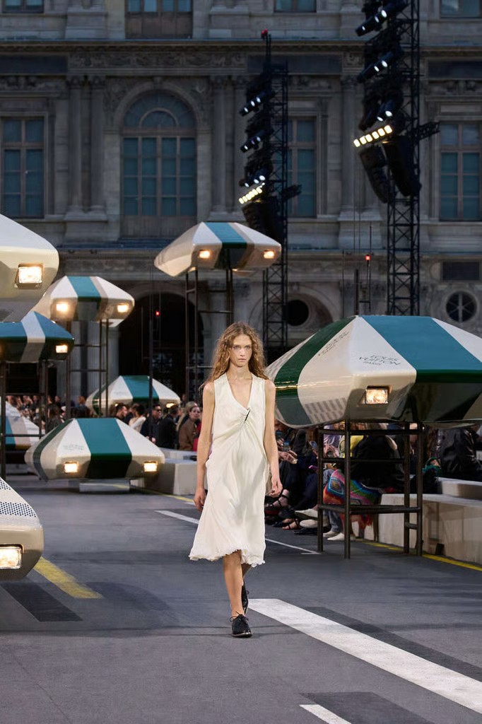 Hinh anh Sàn diễn Paris Fashion Week - Nơi bắt đầu kể câu chuyện thời trang 17