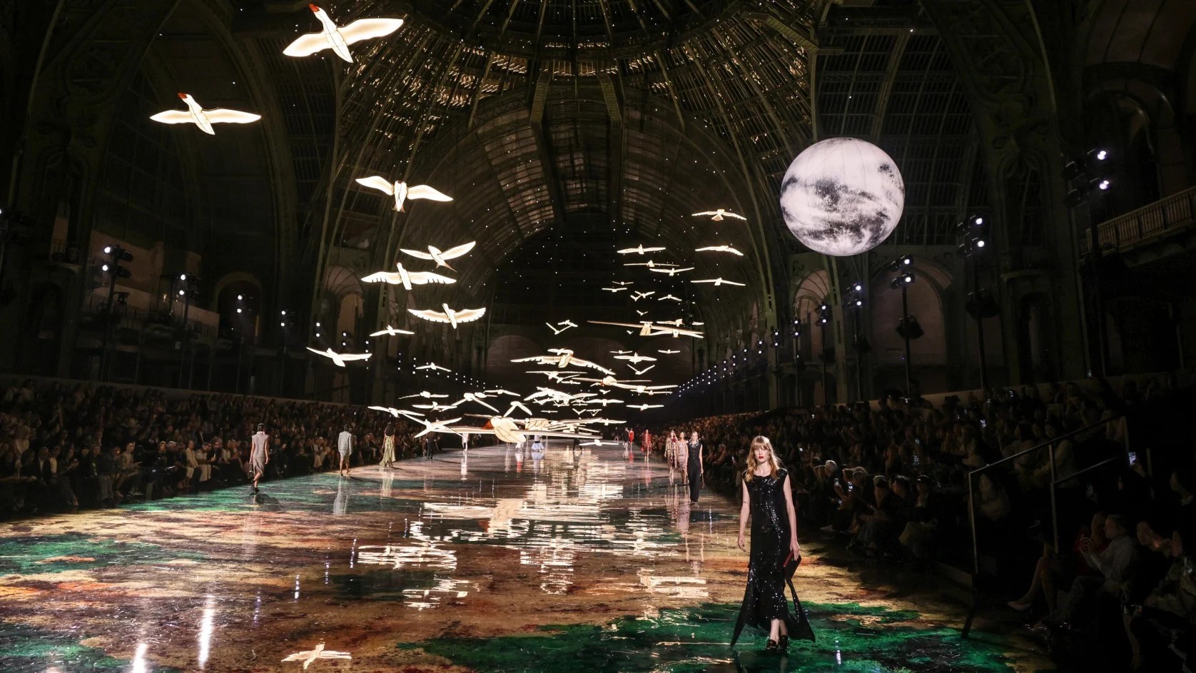 Hinh anh Sàn diễn Paris Fashion Week - Nơi bắt đầu kể câu chuyện thời trang 4