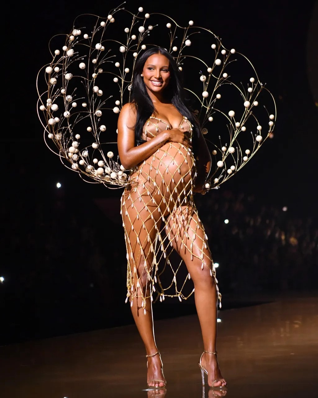 Hinh anh Vì sao các cô gái vẫn không thể rời mắt khỏi Victoria’s Secret Fashion Show? 13