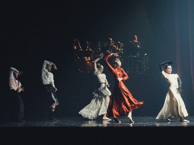 CHANEL thiết kế trang phục ballet cho vở diễn mới nhất của biên đạo lừng lẫy Hofesh Shechter