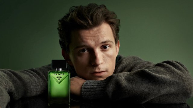 “Người nhện” Tom Holland bắt tay cùng Prada Beauty