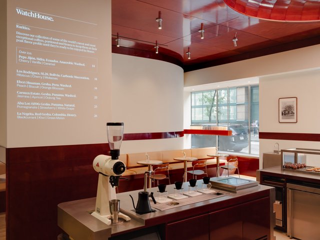 Mua sắm và uống cà phê: 4 cửa hàng thời trang bán nhiều hơn là "quần áo"