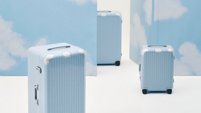 RIMOWA nhuộm màu mây trời lên bộ sưu tập Hybrid