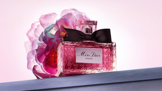 Miss Dior Essence: Đỉnh cao mới của sự tinh luyện và tự do nữ tính