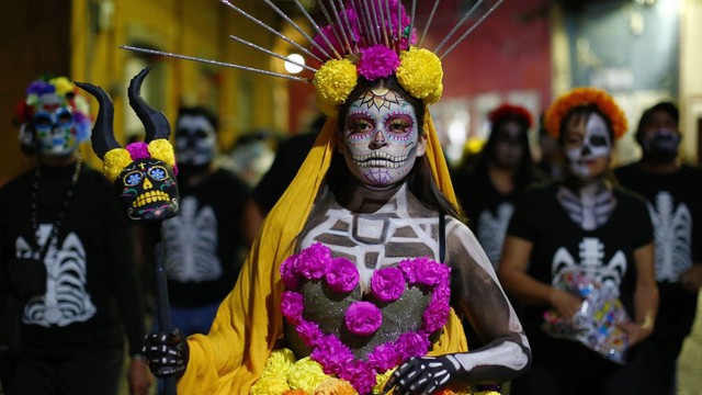 Bàn về sự lãng mạn của Halloween