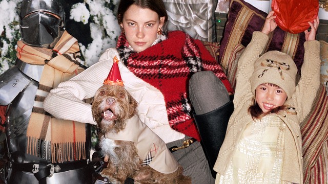 Burberry Festive 2025: Không khí sang trọng của mùa đông Anh quốc