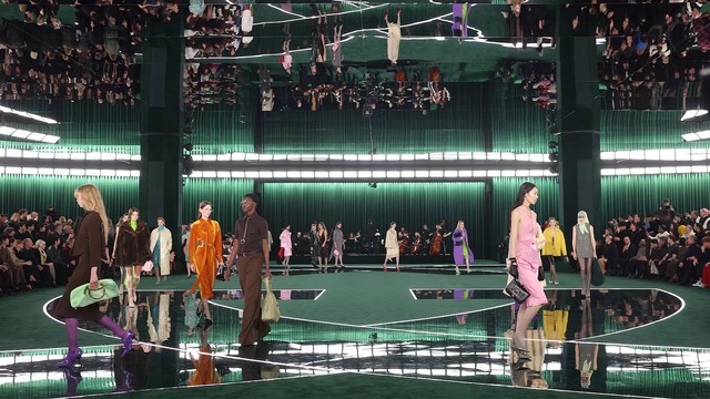 Kering làm gì để giảm bớt sự phụ thuộc vào Gucci?