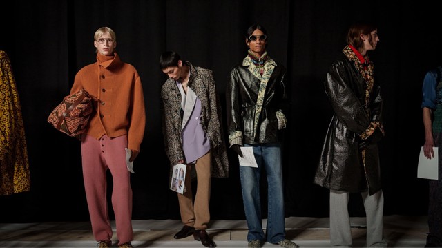 Dries Van Noten Fall/Winter 2026: Giấc mơ giữa ký túc xá và nhà thờ thời kỳ Victorian