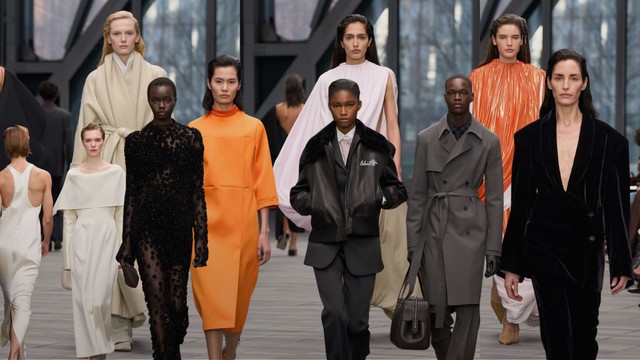 Re-editing Calvin Klein Thu Đông 2026: 'Khoái cảm' trong kỷ nguyên Veronica Leoni