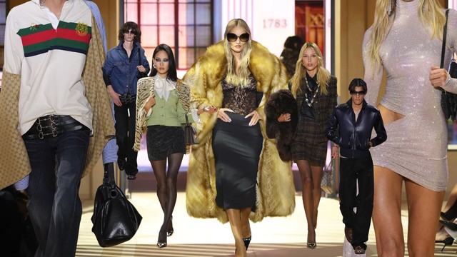 Bên trong cửa hiệu giả lập Gucci trên sàn diễn Xuân Hè 2027