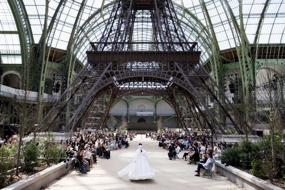 Liên Đoàn Haute Couture & Fashion vận hành Paris Fashion Week như thế nào?