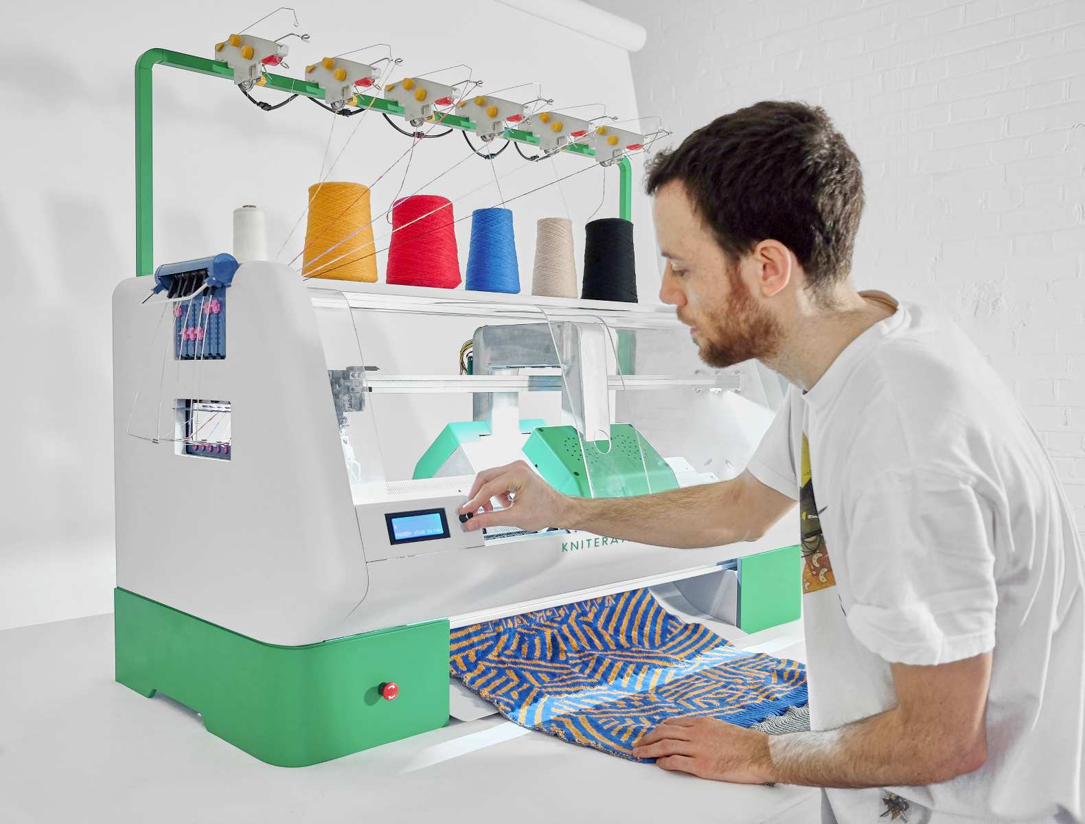 Kniterate: cỗ máy dệt trang phục vận hành như máy in 3D