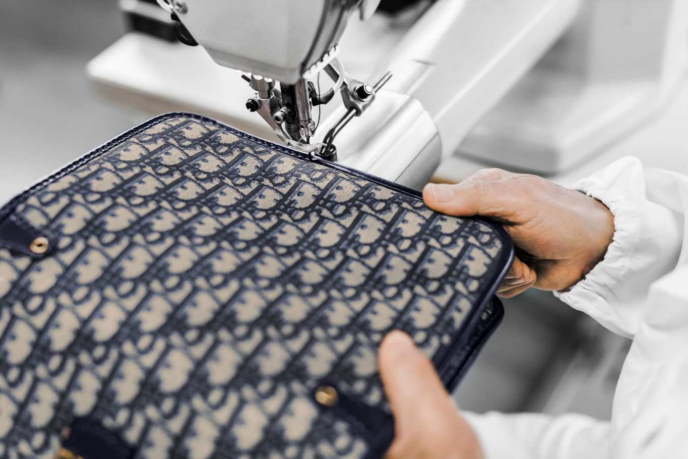 Dior làm thế nào đào tạo thế hệ thủ công tiếp nối?
