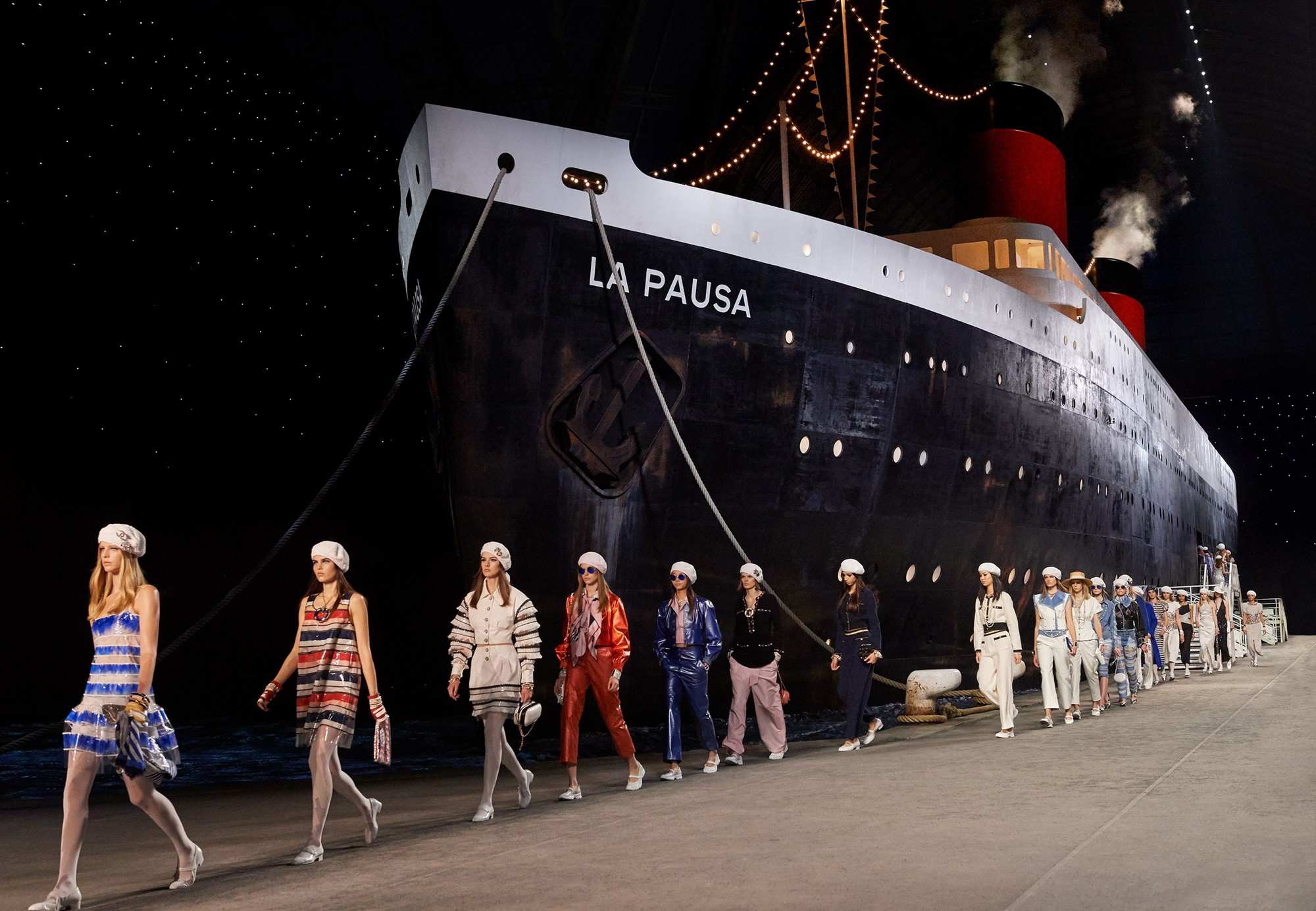 Chanel Cruise 2019: Hải trình của Karl Lagerfeld