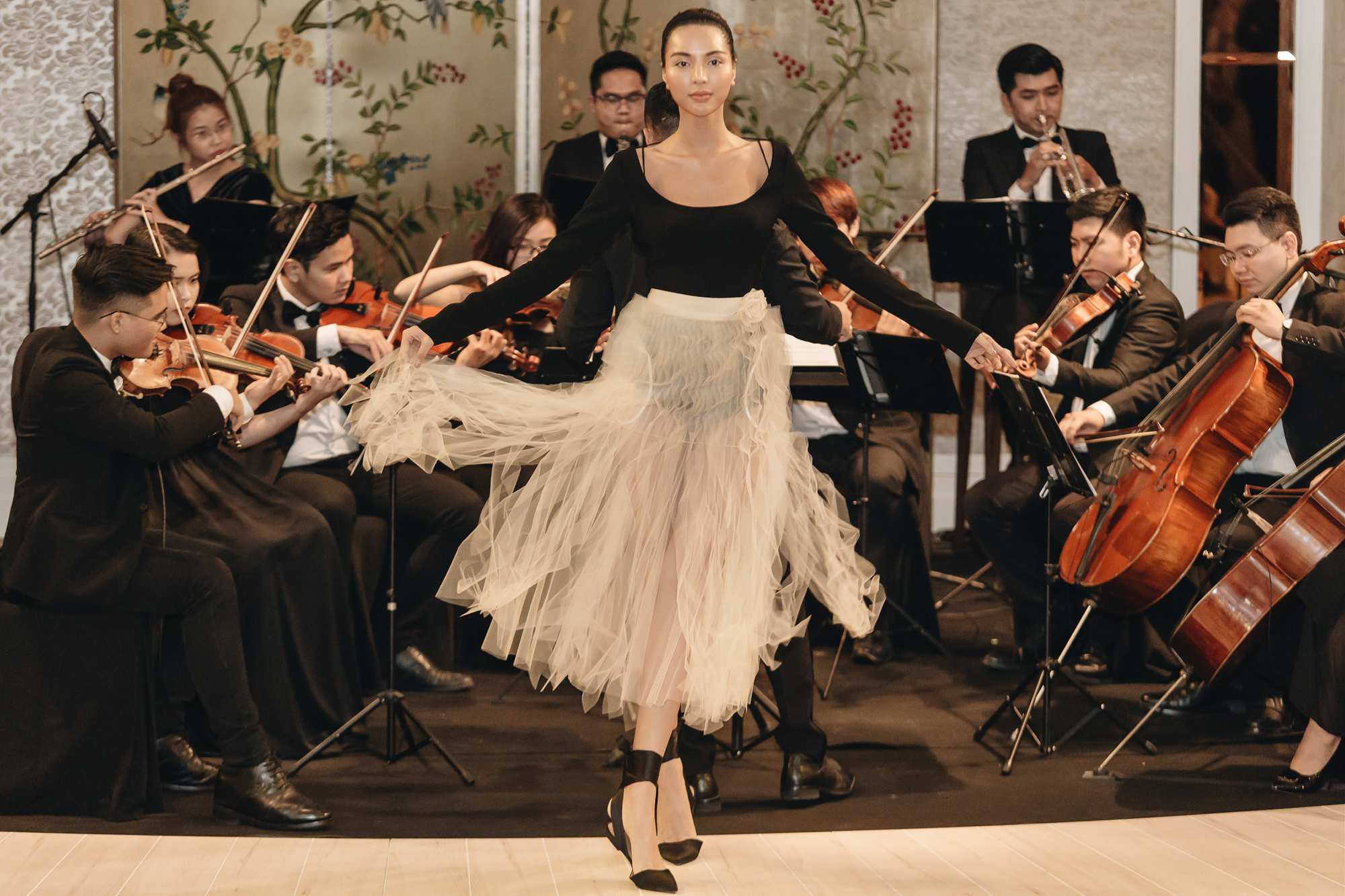 GIA STUDIOS Fall Winter 2018: Kiên cường, mạnh mẽ nhưng tràn đầy nữ tính