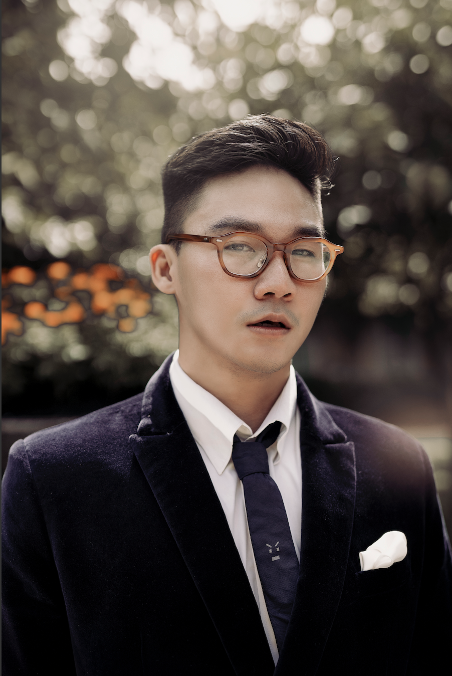 Hinh anh Anh có quyển sách gối đầu giường nào không? Đâu là quyển sách thời trang mà anh yêu thích? 1