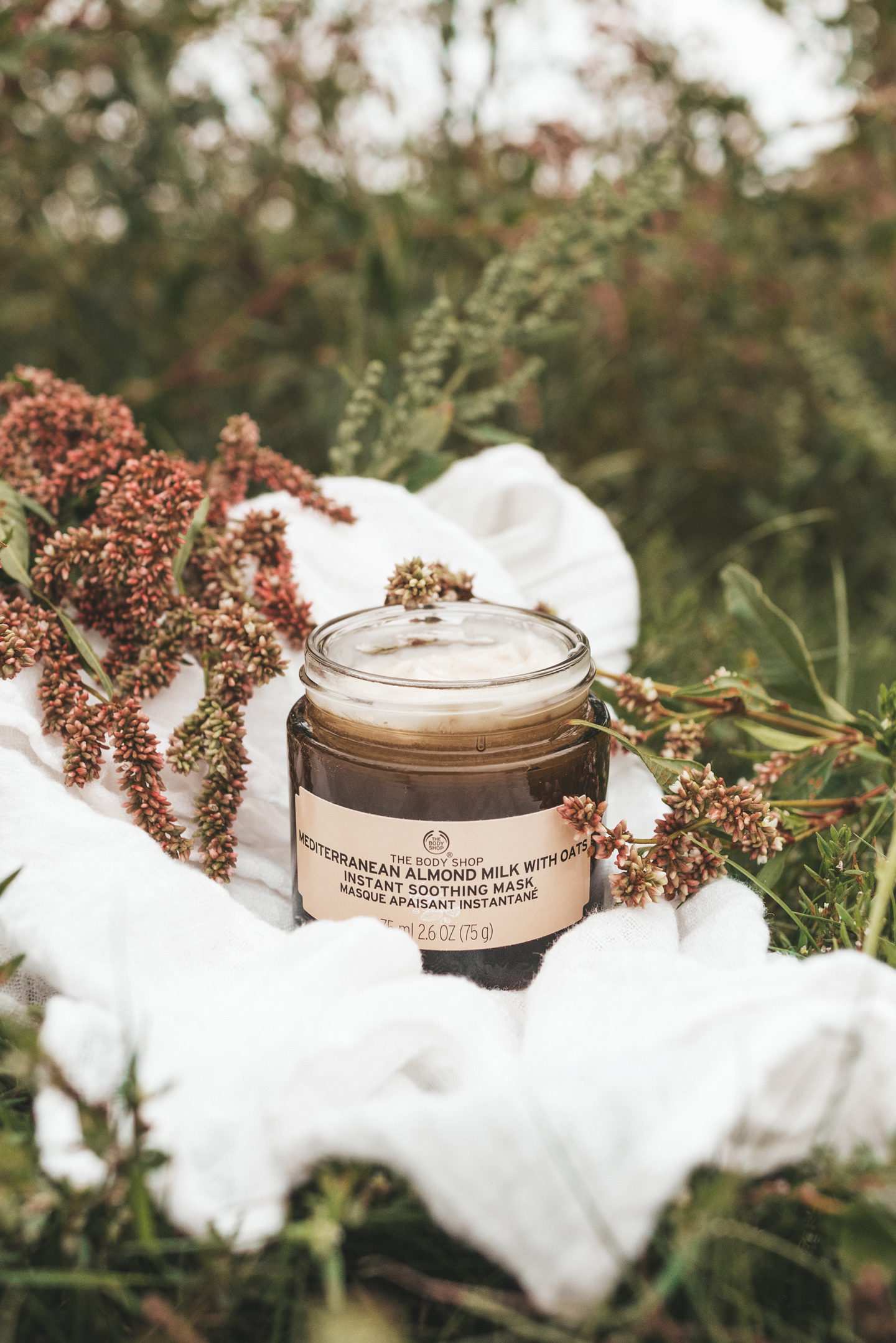 Cho làn da mỉm cười với mặt nạ sữa hạnh nhân và yến mạch từ The Body Shop