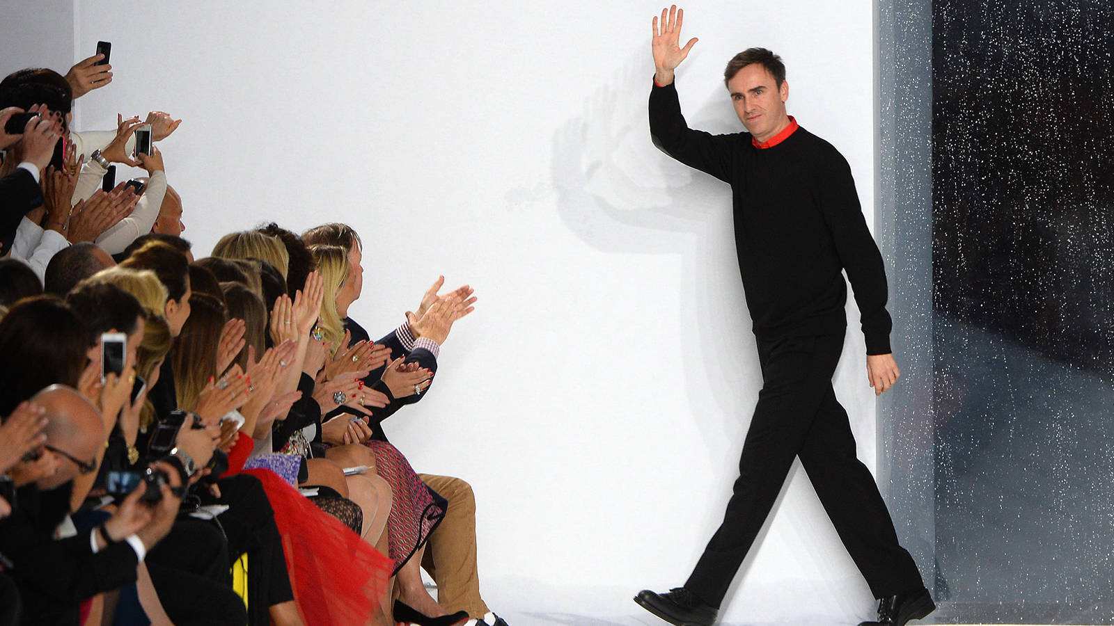 Calvin Klein chấm dứt hợp đồng với NTK Raf Simons