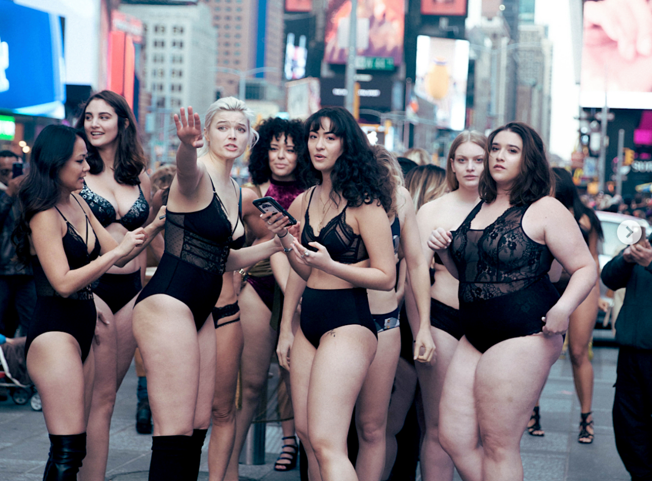 The Real Catwalk - Một cuộc trình diễn nội y đặc biệt giữa Quãng trường Thời Đại New York