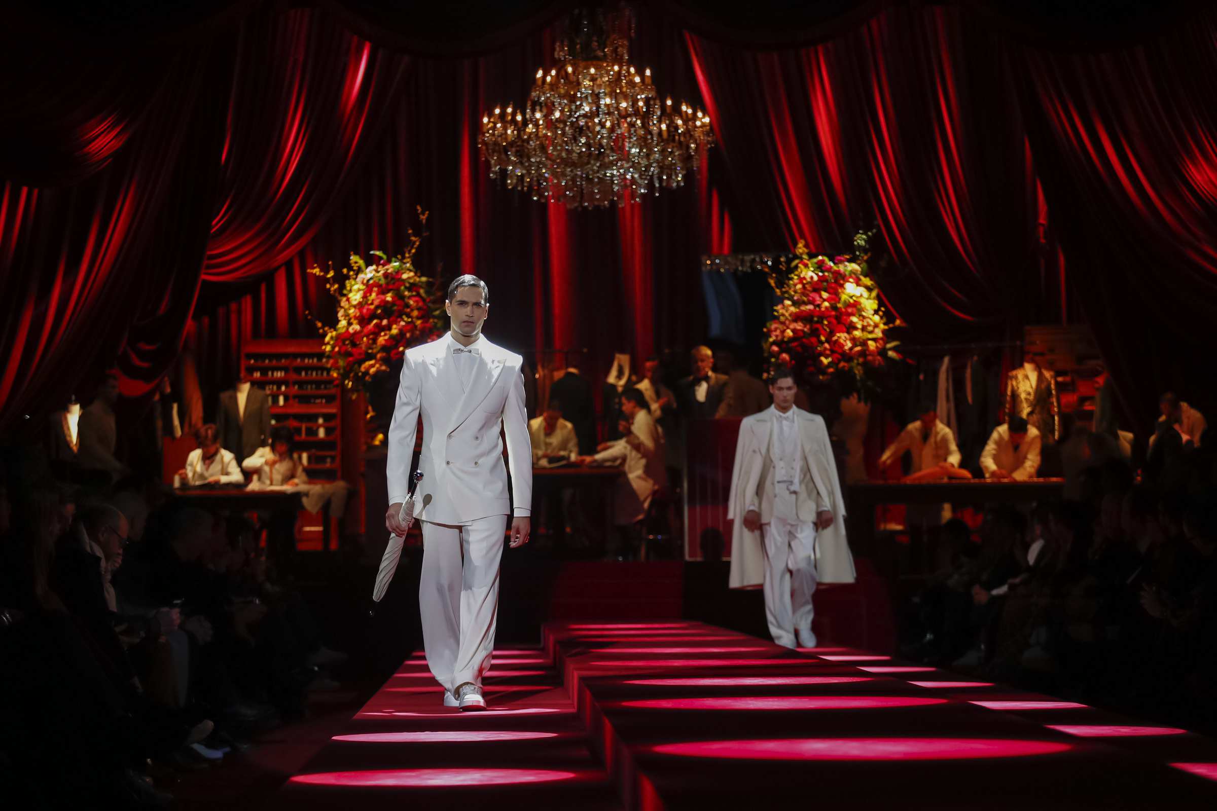 Dolce & Gabbana Fall Winter 2019/20: Vẻ đẹp lịch lãm thế kỉ 20