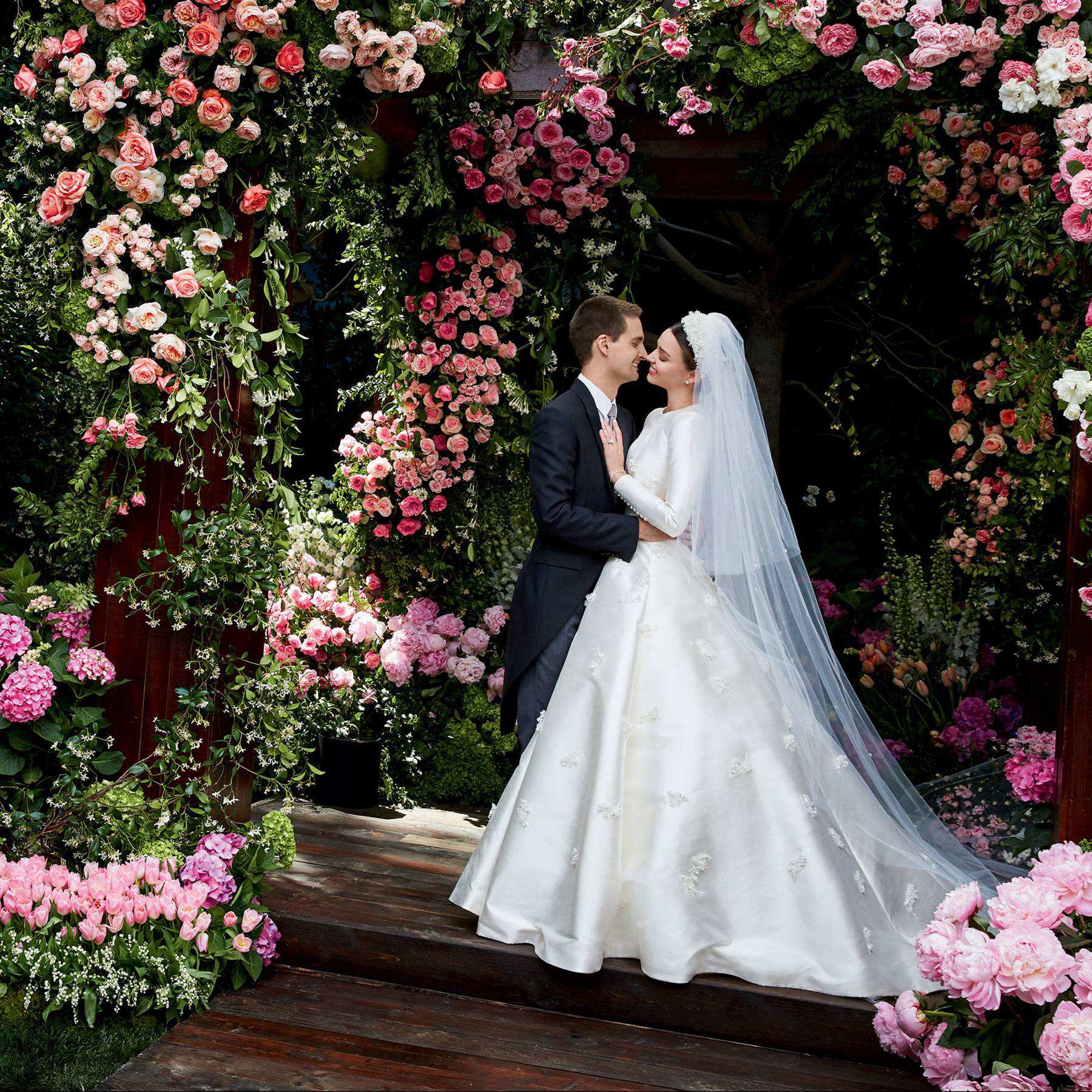 Dự báo tương lai ngành công nghiệp thời trang đồ cưới tỷ đô: Thế hệ Z, millennial xem trực tuyến và mua trực tiếp