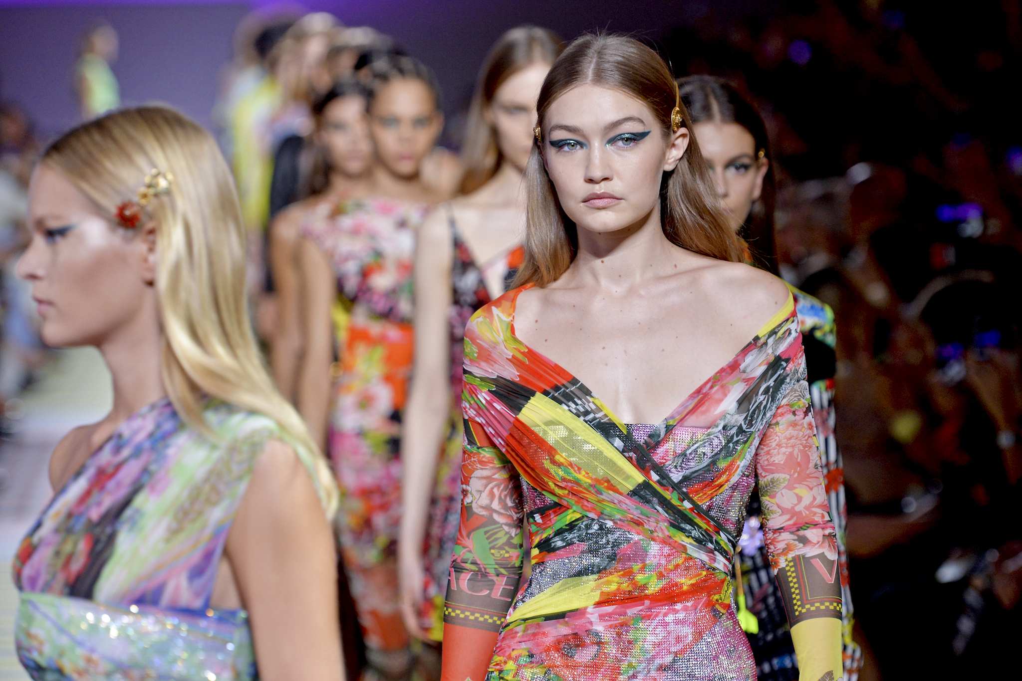 Tập đoàn thời trang cao cấp Michael Kors Holdings Limited mua Versace với giá 2.1 tỷ đô la