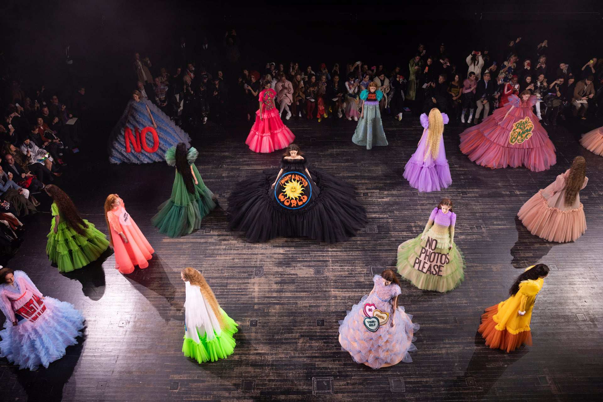 Những khoảnh khắc vàng của Mùa Couture Xuân Hè 19