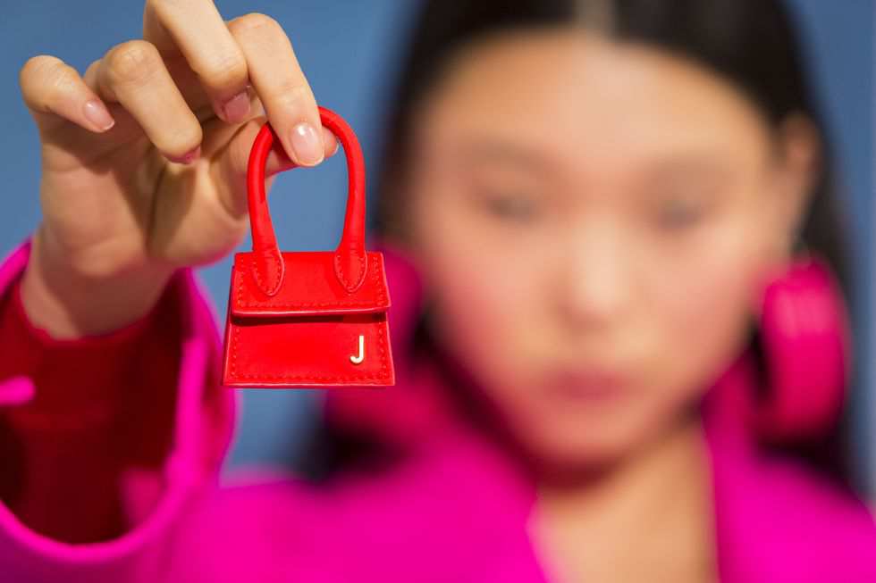Mini Chiquito: Chiếc túi bé xinh trong lòng bàn tay của Jacquemus đang làm nên cơn sốt