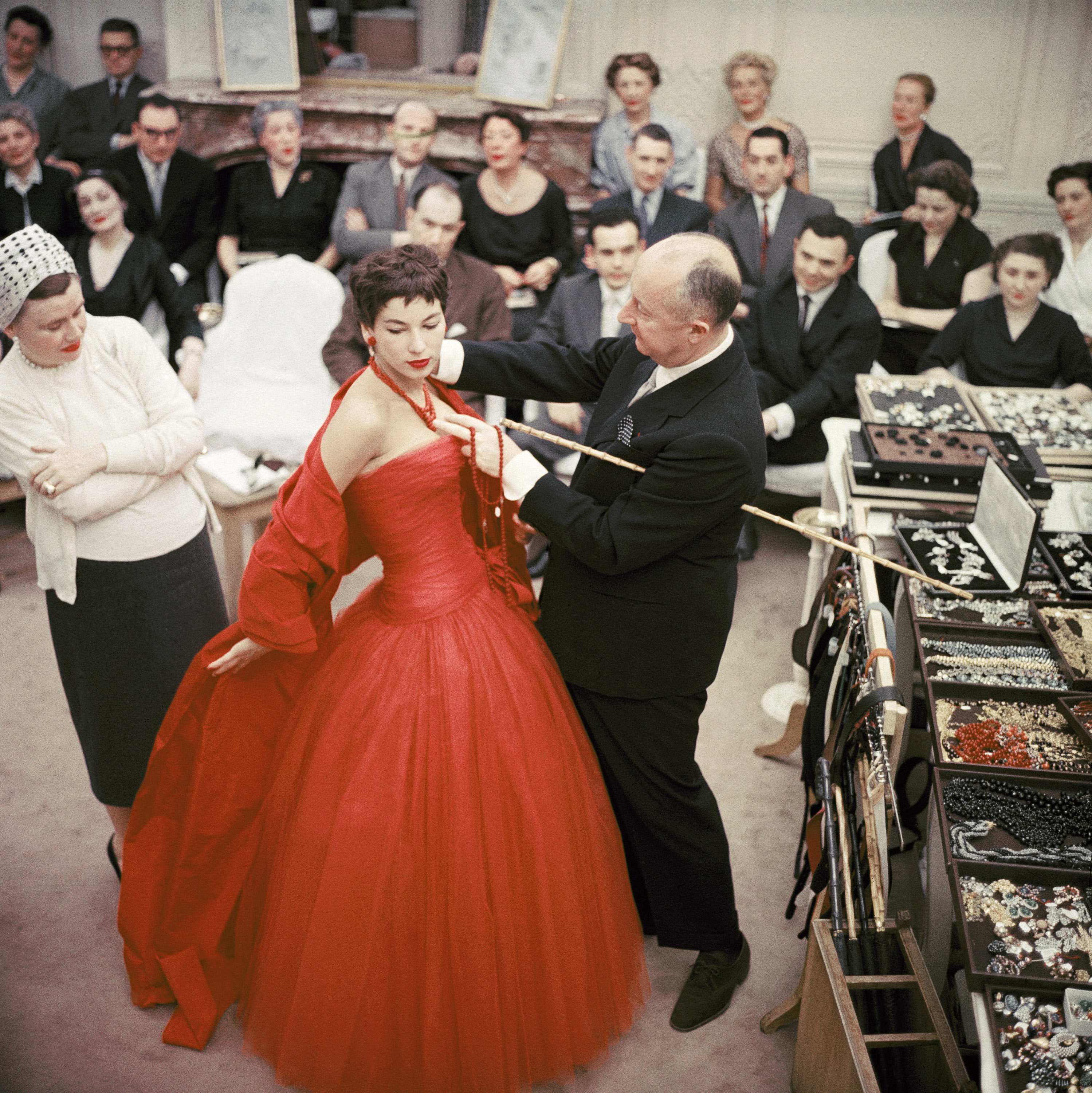 Dior, chuyện chưa kể: “Giấc mộng đêm hè” trên nước Anh