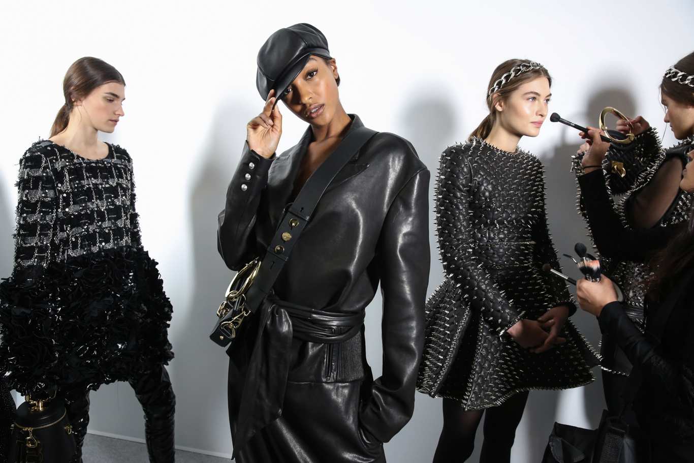 Balmain Thu 2019: Độc dược ngọt ngào