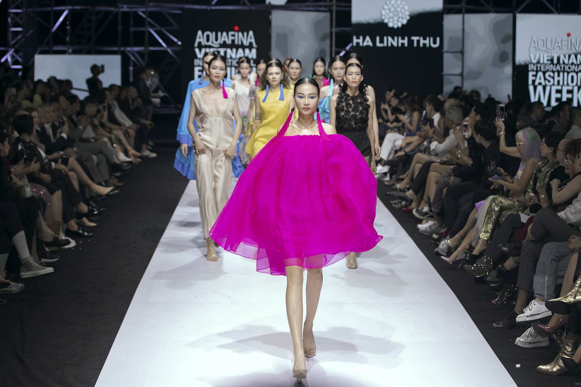 Hà Linh Thư ra mắt BST Phượng: Nàng thơ mùa hè mang dấu ấn phương Đông