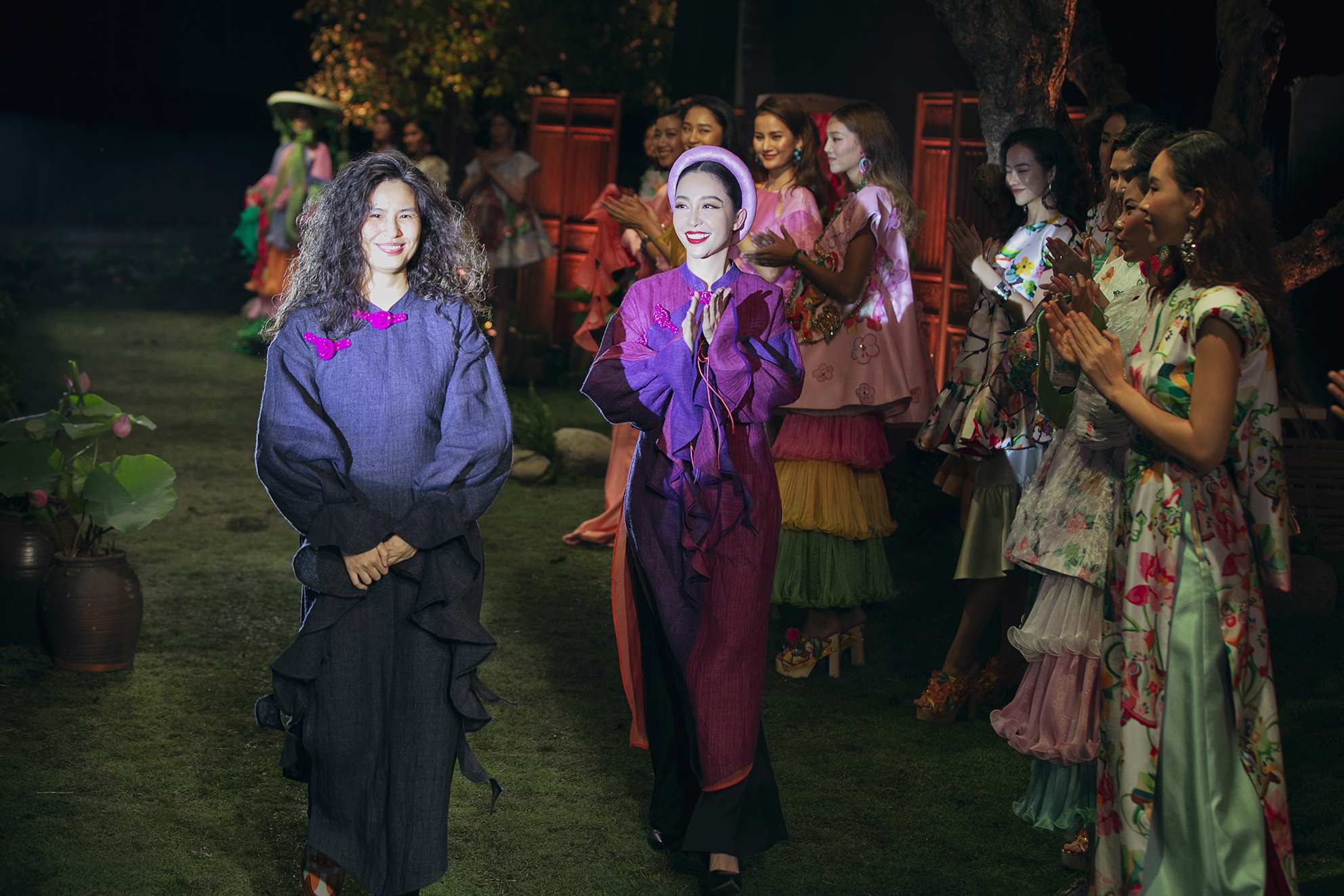 [Local Pride] “Tình tang” của Thủy Nguyễn: Bức tranh Đông Hồ trong đời thật