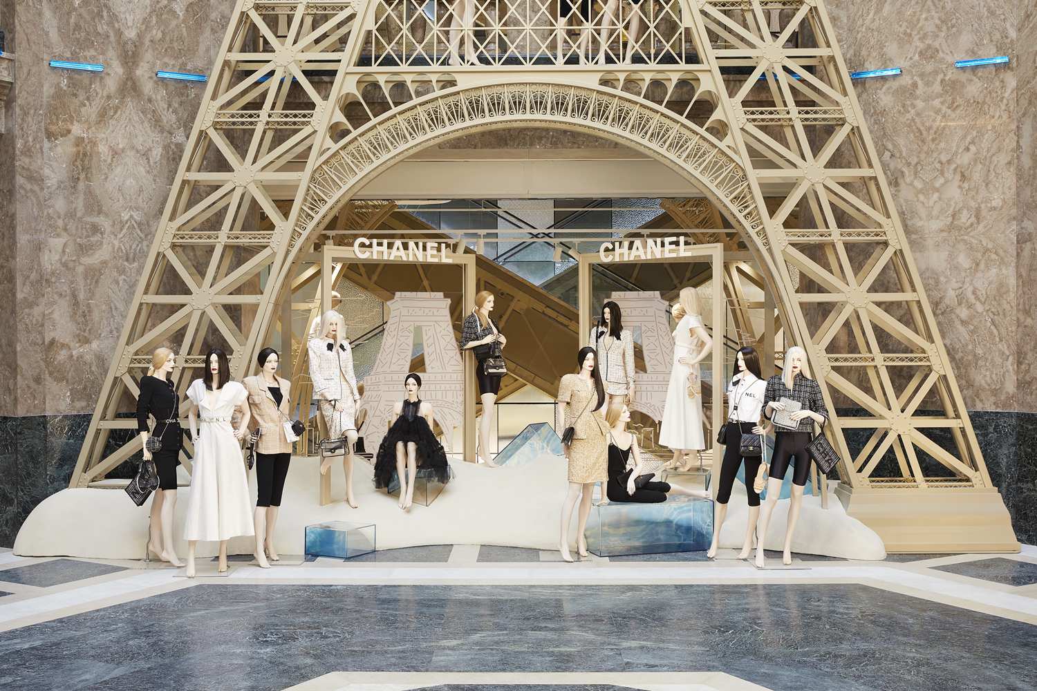 "Kinh đô thời trang Paris" thu nhỏ trong không gian mua sắm của Chanel