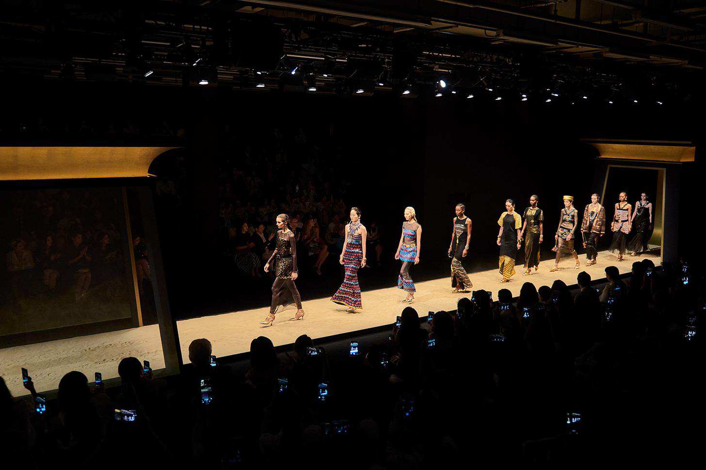 BST Paris-New York 2018/19 Métiers d’art của Chanel: Cảm hứng từ Ai Cập cổ đại