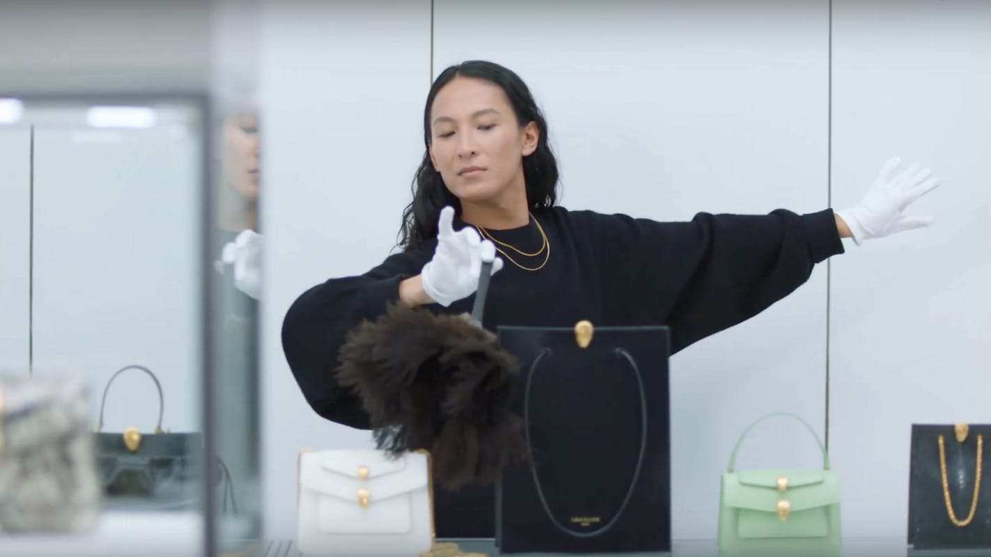 Alexander Wang hợp tác cùng Bvlgari: Cú "twist" hấp dẫn và tươi trẻ cho BST túi xách nhà mốt Ý