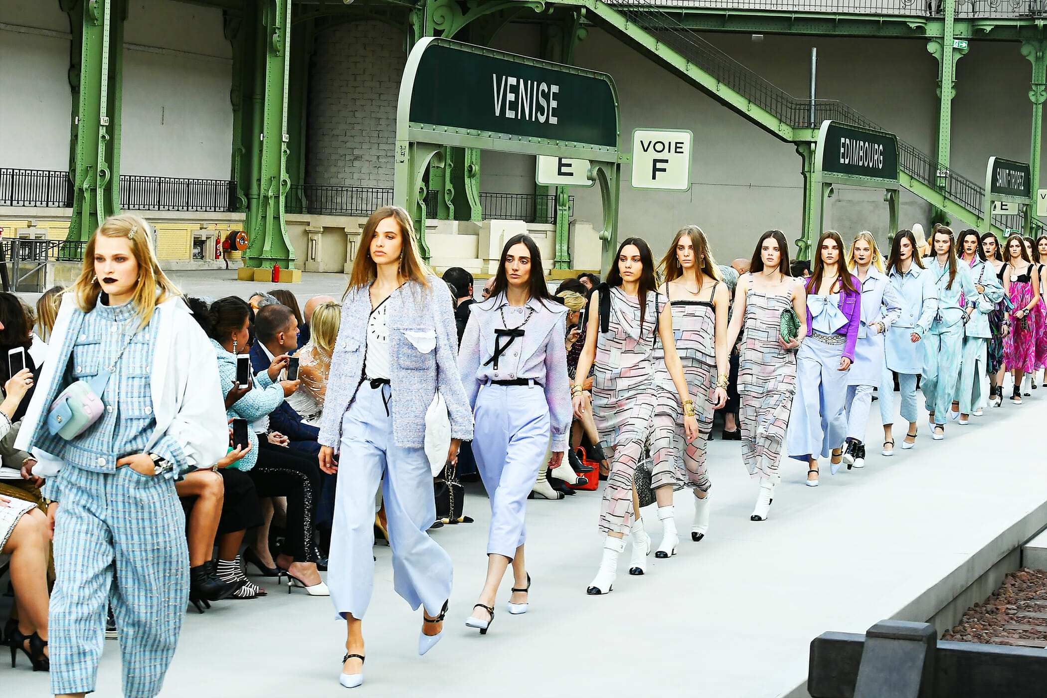 Chanel xác nhận hoãn chương trình ra mắt BST Cruise 2020 tại Hong Kong