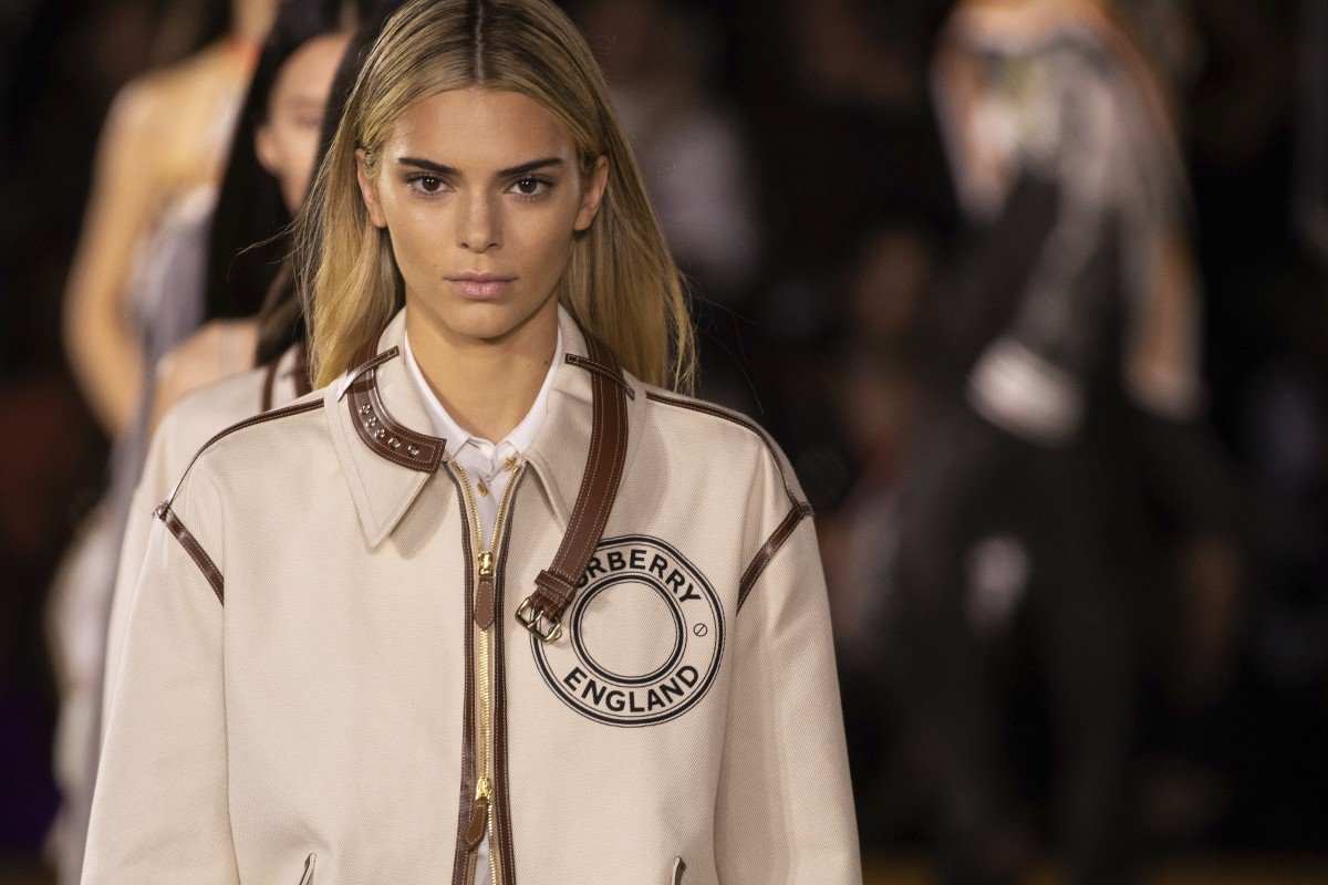 Burberry Xuân Hè 2020: Nguồn cảm hứng từ thời đại Victoria trong vương quốc Burberry