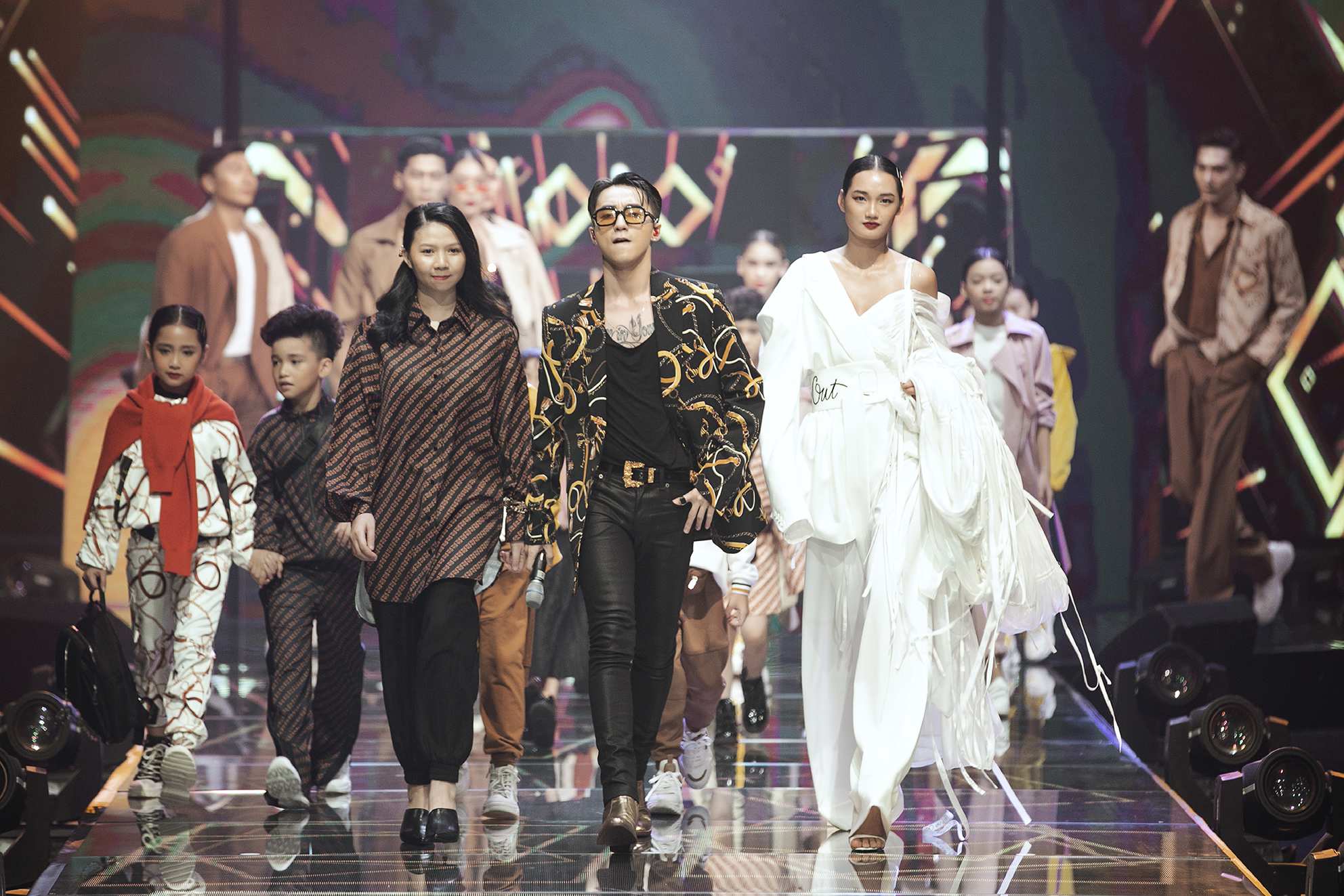 IVY moda ra mắt BST “Step Out” đồng hành cùng Sơn Tùng M-TP