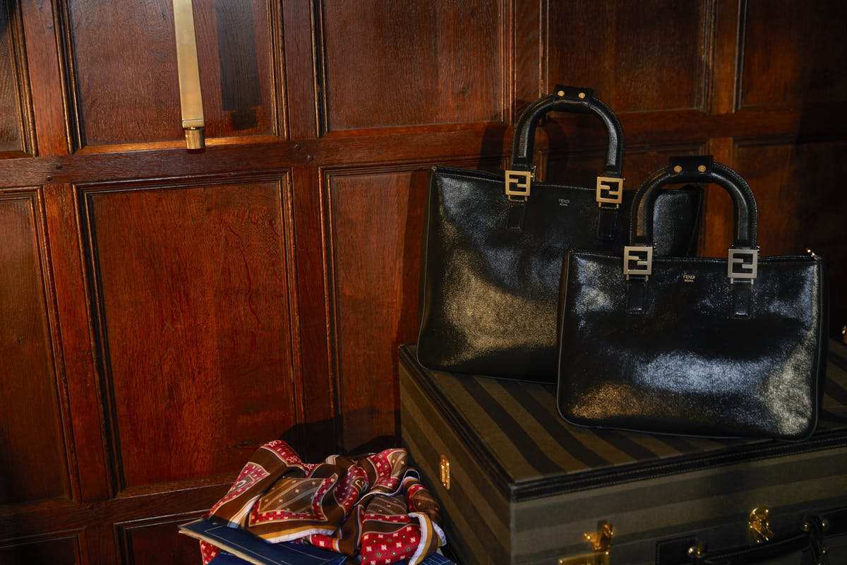 Chiếc túi tote FF từ Fendi - Viên ngọc quý dành cho các quý cô